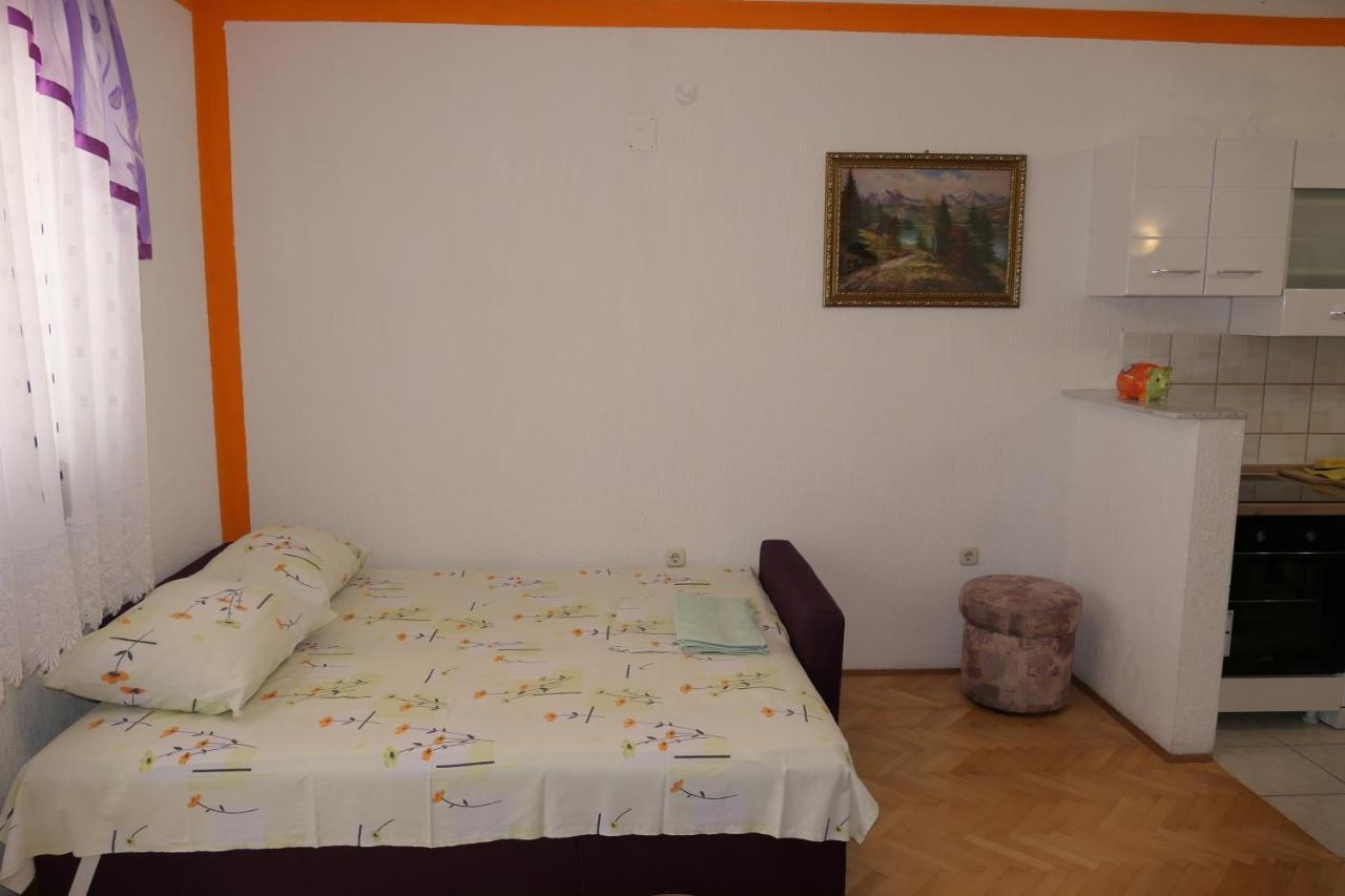 Apartments And Rooms Juki เซนญ์ ภายนอก รูปภาพ