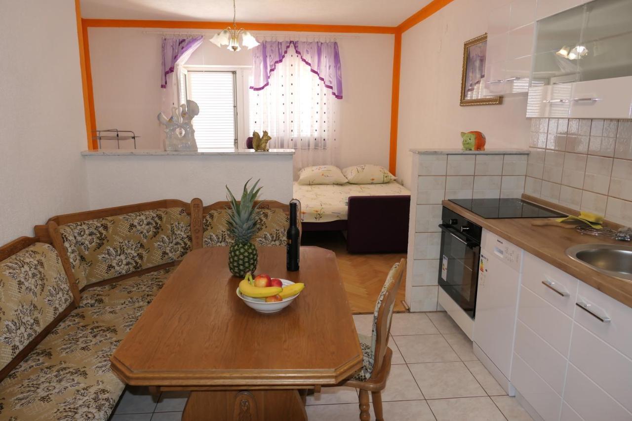 Apartments And Rooms Juki เซนญ์ ภายนอก รูปภาพ