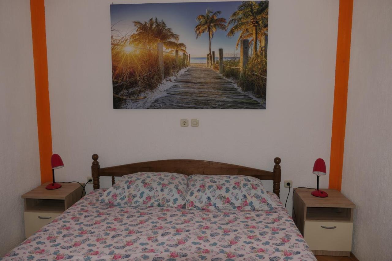 Apartments And Rooms Juki เซนญ์ ภายนอก รูปภาพ