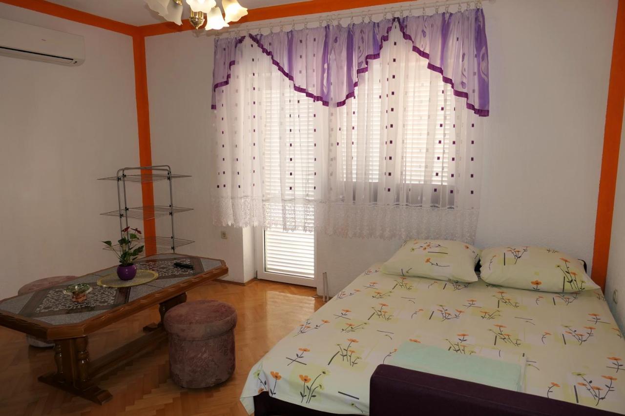Apartments And Rooms Juki เซนญ์ ภายนอก รูปภาพ