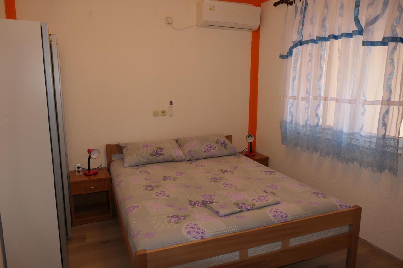 Apartments And Rooms Juki เซนญ์ ภายนอก รูปภาพ