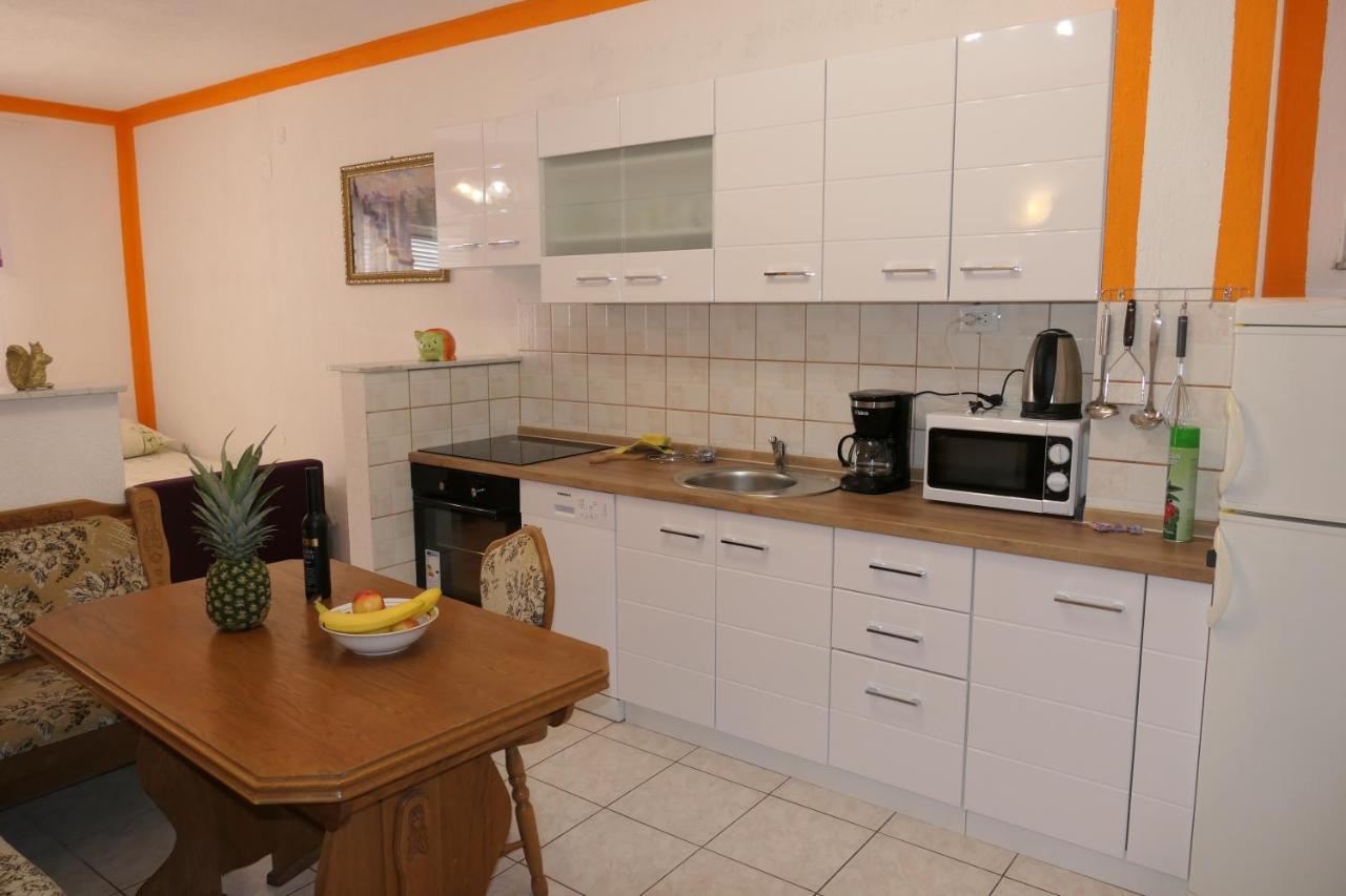 Apartments And Rooms Juki เซนญ์ ภายนอก รูปภาพ