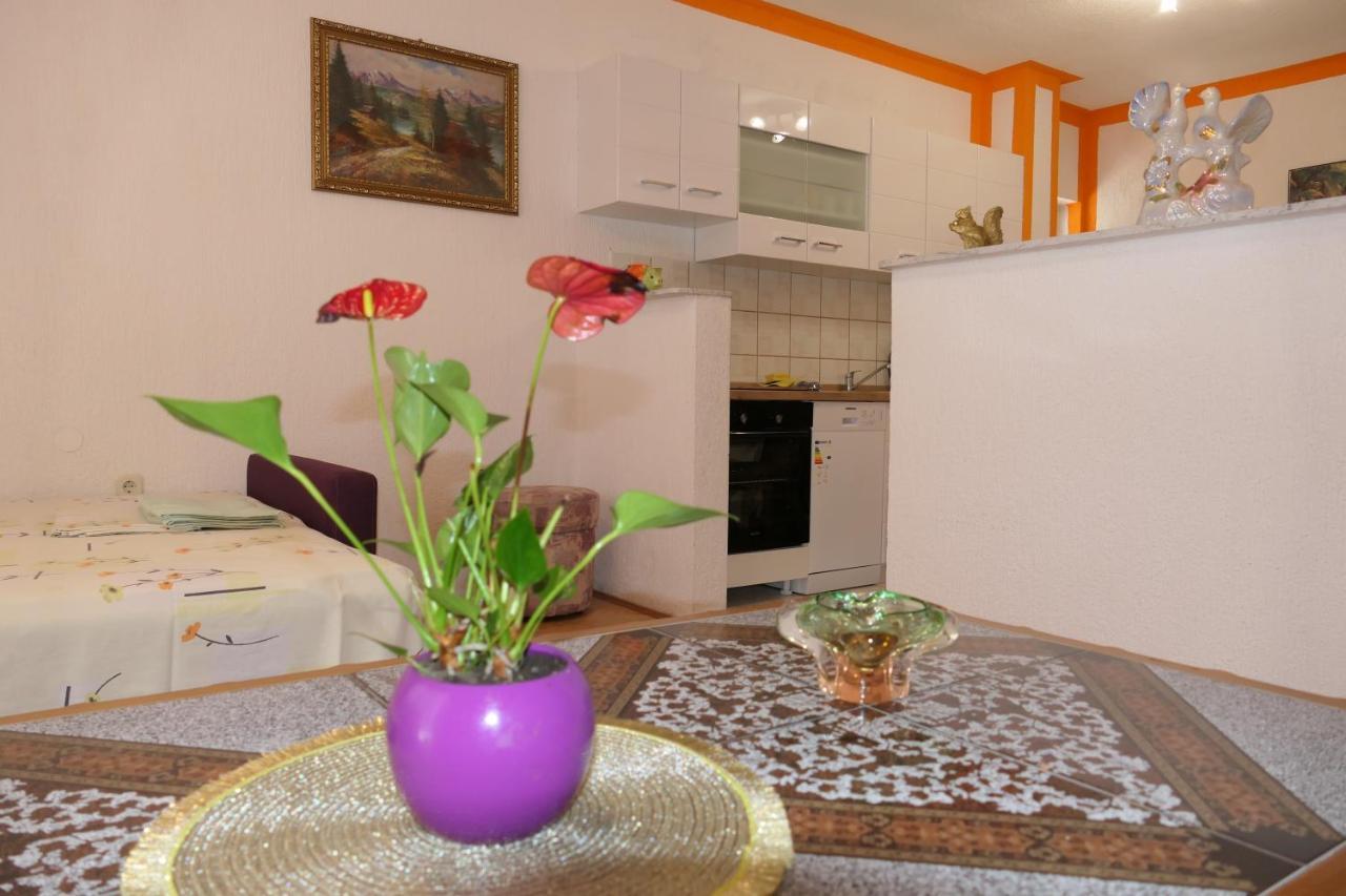 Apartments And Rooms Juki เซนญ์ ภายนอก รูปภาพ