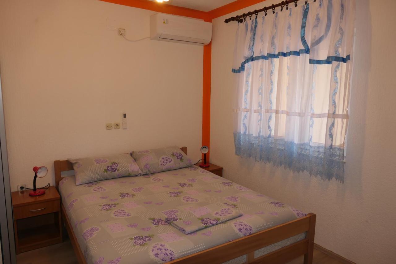 Apartments And Rooms Juki เซนญ์ ภายนอก รูปภาพ