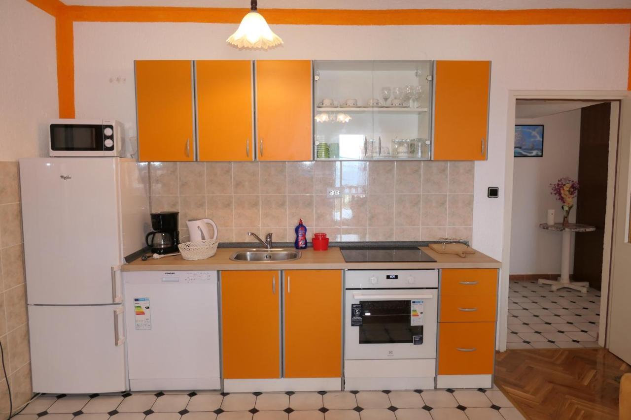 Apartments And Rooms Juki เซนญ์ ภายนอก รูปภาพ