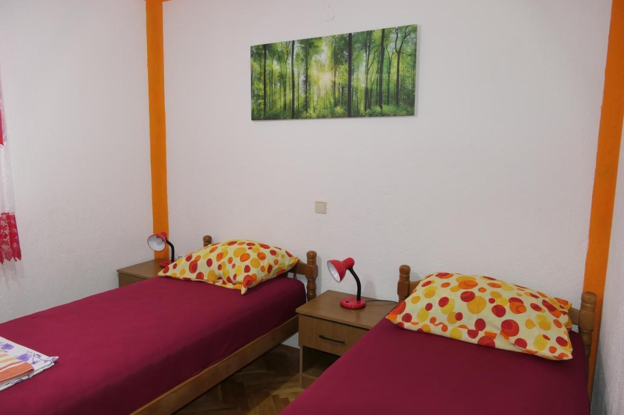 Apartments And Rooms Juki เซนญ์ ภายนอก รูปภาพ