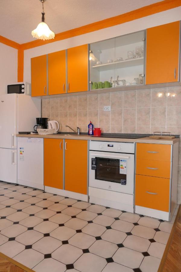 Apartments And Rooms Juki เซนญ์ ภายนอก รูปภาพ
