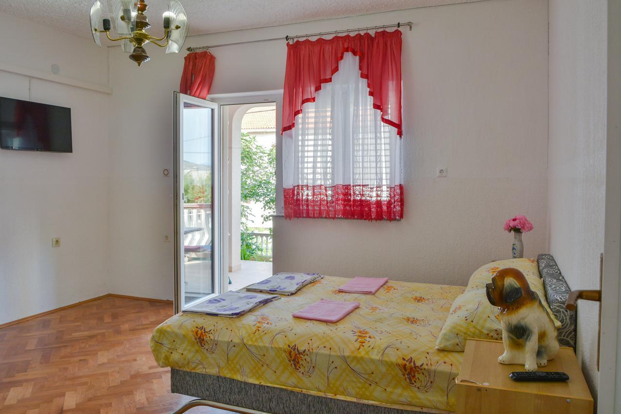 Apartments And Rooms Juki เซนญ์ ภายนอก รูปภาพ