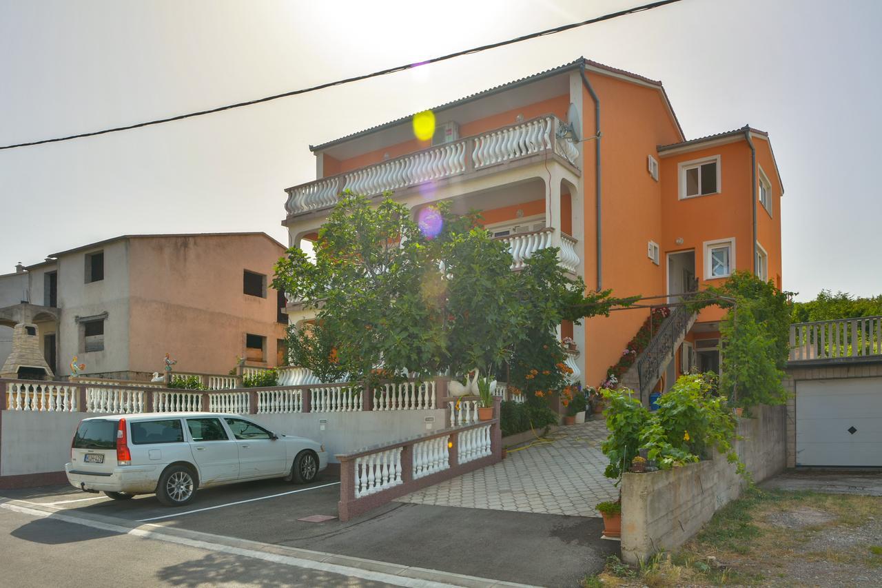 Apartments And Rooms Juki เซนญ์ ภายนอก รูปภาพ