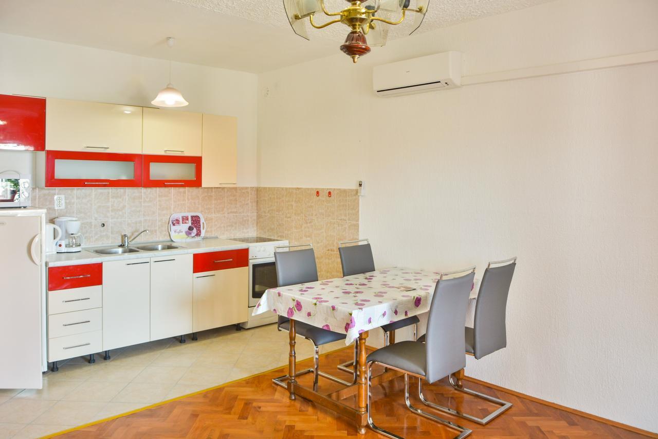 Apartments And Rooms Juki เซนญ์ ภายนอก รูปภาพ